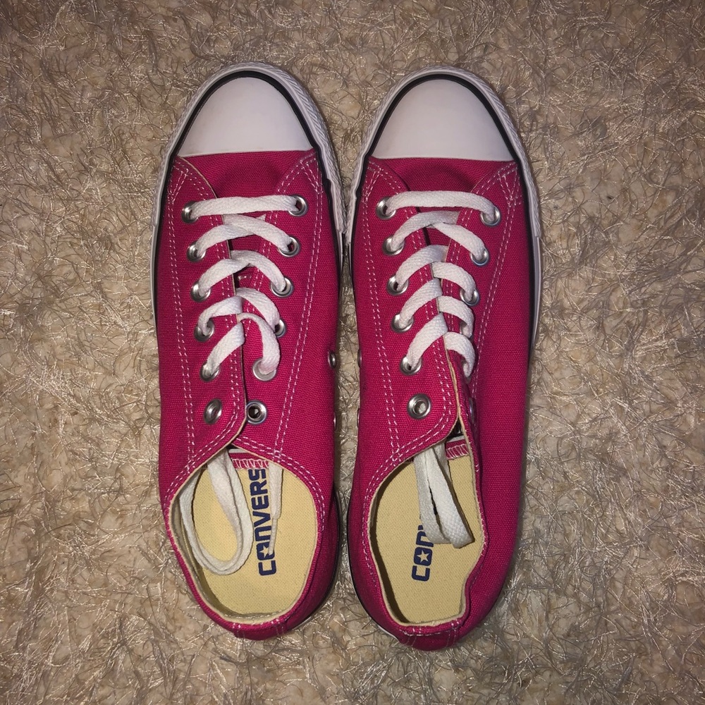 Pink low top converse